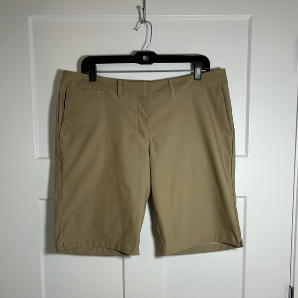 Size 12 Nike golf shorts, Bermuda shorts - Picture 2 of 11